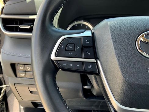 Used 2023 Toyota Highlander LE image 23