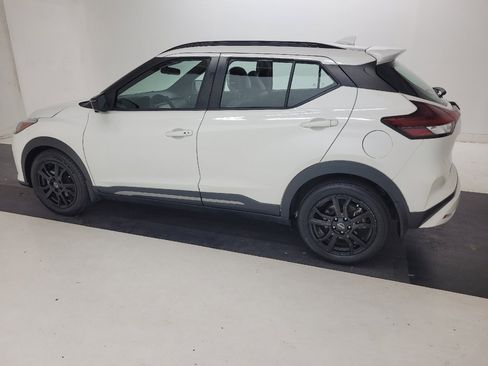 Used 2023 Nissan Kicks SR w/ SR Premium Package FWD image 3