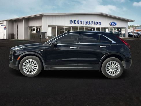 Used 2024 Cadillac XT4 Luxury w/ Cold Weather Package image 5