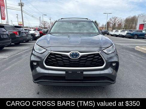 Used 2024 Toyota Highlander XLE AWD/4WD image 4