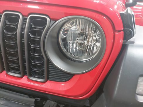 Used 2025 Jeep Wrangler Unlimited Sport AWD/4WD image 30