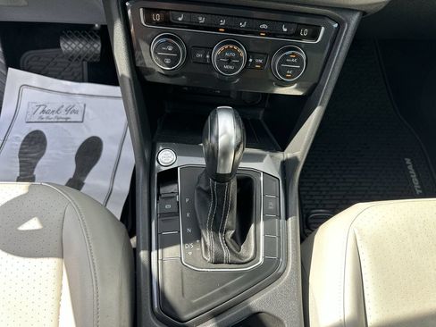 Used 2021 Volkswagen Tiguan SE w/ Panoramic Sunroof Package FWD image 20