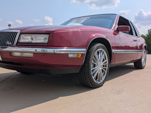 Used 1990 Buick Riviera Coupe FWD image 4