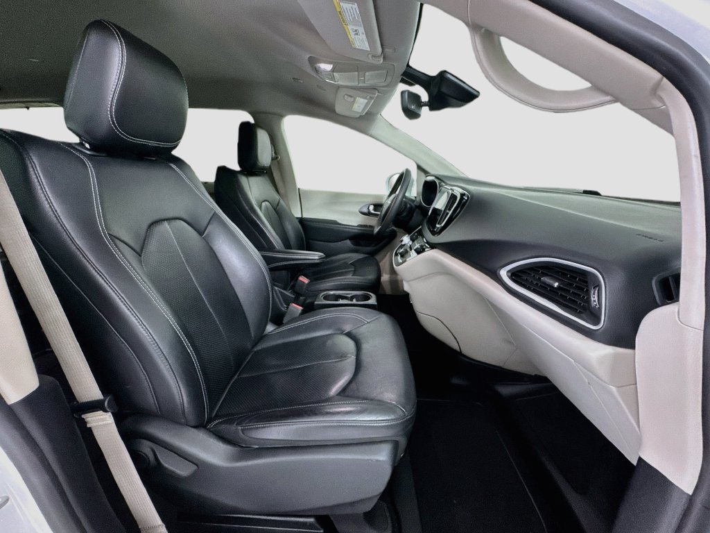 Used 2022 Chrysler Pacifica Touring-L FWD image 29