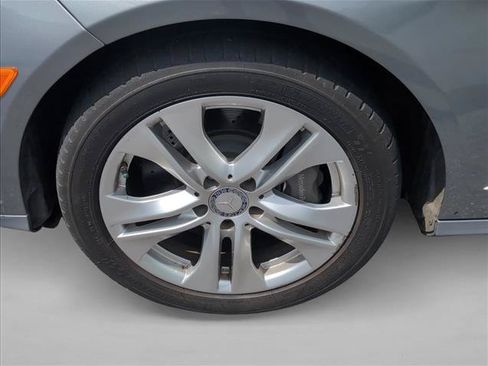 Used 2010 Mercedes-Benz E 550 Sedan image 25
