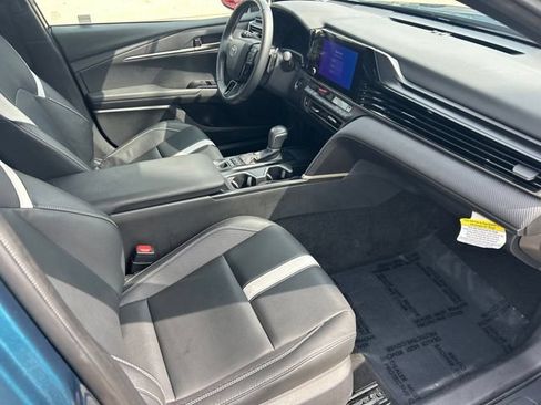 Used 2025 Toyota Camry SE w/ Convenience Package FWD image 11