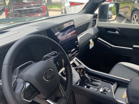 Used 2026 Lexus GX 550 w/ Cold Area Package AWD/4WD image 9
