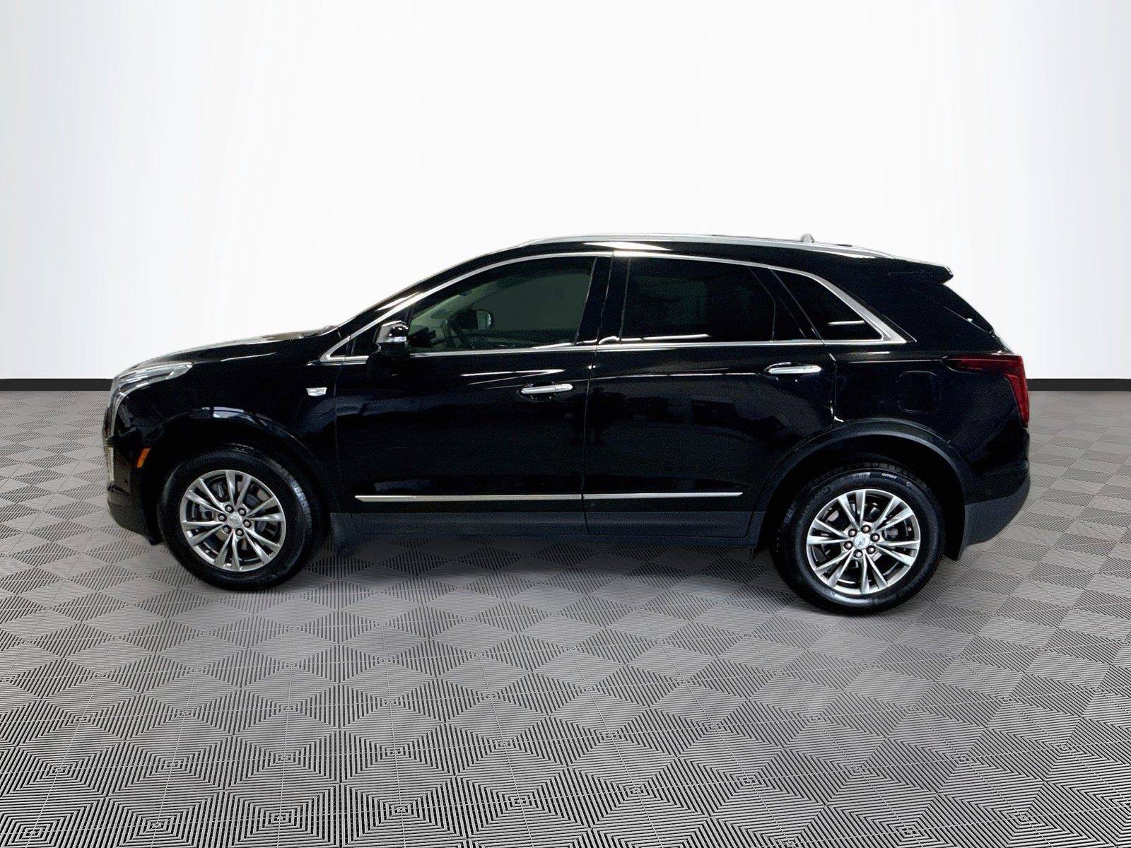 Used 2023 Cadillac XT5 Premium Luxury w/ Technology Package FWD image 4