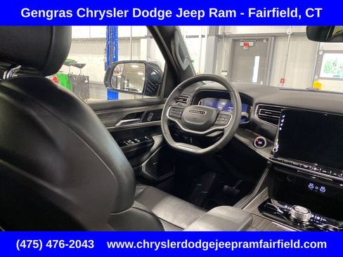 Certified 2024 Jeep Wagoneer Series III AWD/4WD image 41