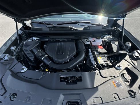 New 2026 GMC Acadia AT4 w/ Luxury Package AWD/4WD image 18