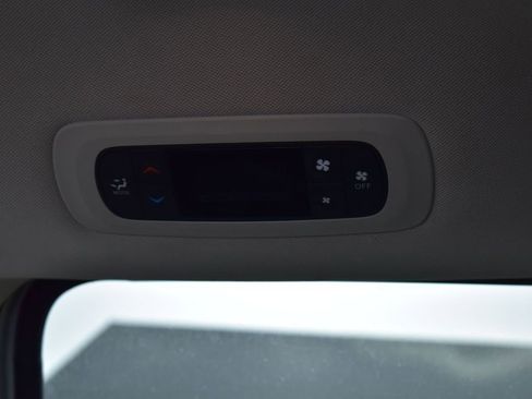 Used 2022 Chrysler Voyager LX FWD image 11