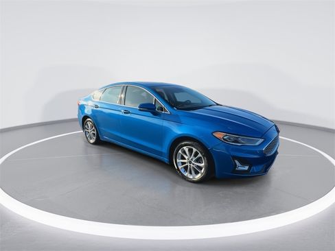 Used 2019 Ford Fusion Energi Titanium image 2
