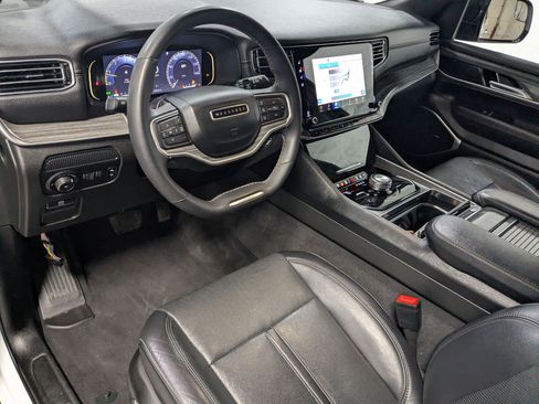 Used 2024 Jeep Wagoneer L Series II w/ Flexible Seating Group AWD/4WD image 12