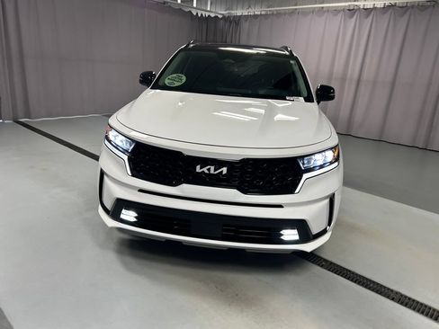 Used 2023 Kia Sorento SX FWD image 2