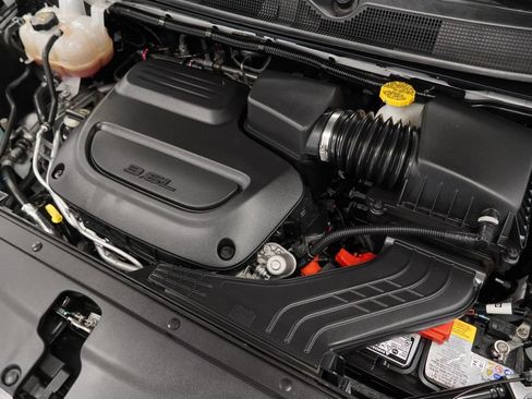 Certified 2025 Chrysler Pacifica Select AWD/4WD image 48