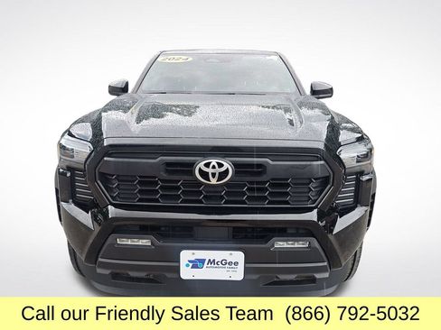 Certified 2024 Toyota Tacoma TRD Off-Road AWD/4WD image 10