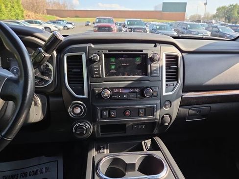Used 2019 Nissan Titan SV w/ SV Convenience Package image 11