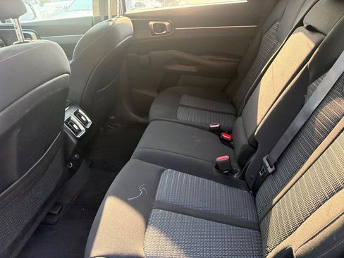 Certified 2023 Kia Sorento LX FWD image 22