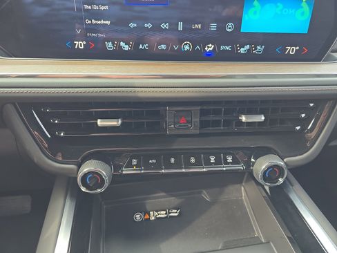 Used 2025 Chevrolet Tahoe High Country AWD/4WD image 27