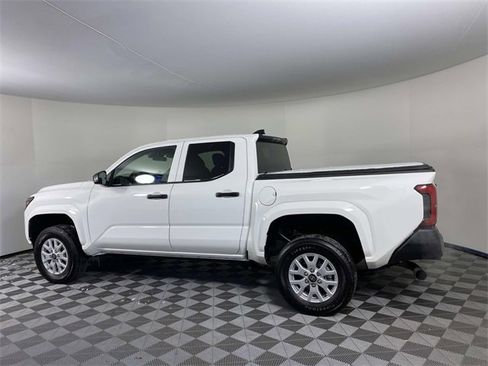 Used 2025 Toyota Tacoma SR image 5