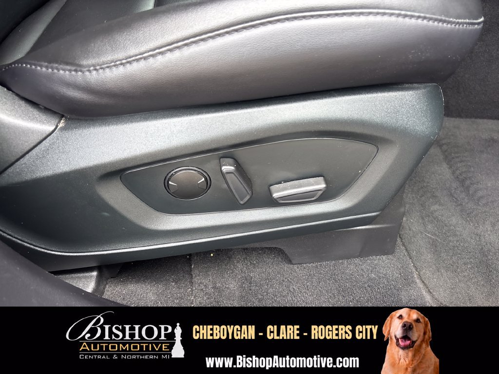 Used 2022 Ford Explorer XLT w/ Equipment Group 202A AWD/4WD image 24