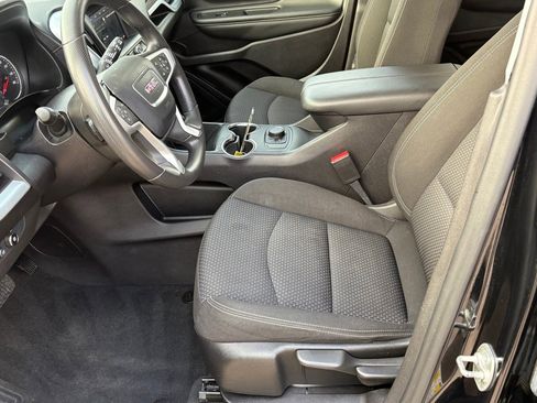 Used 2024 GMC Terrain SLE image 27