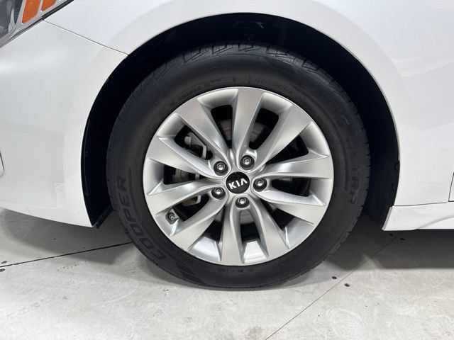 Used 2018 Kia Optima S w/ Panoramic Sunroof Package FWD image 7