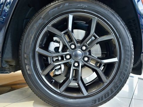 Used 2023 Jeep Grand Cherokee 30th Anniversary AWD/4WD image 9