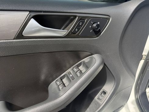 Used 2016 Volkswagen Jetta Sport FWD image 19