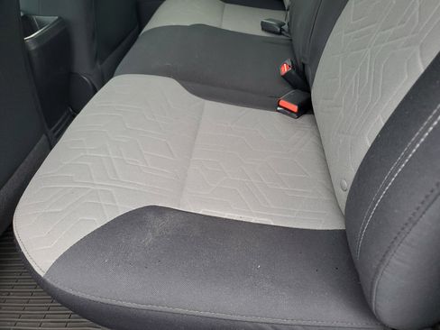 Used 2022 Toyota Tacoma TRD Sport image 11