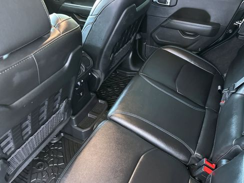 Used 2023 Jeep Wrangler Unlimited Rubicon 4xe image 4