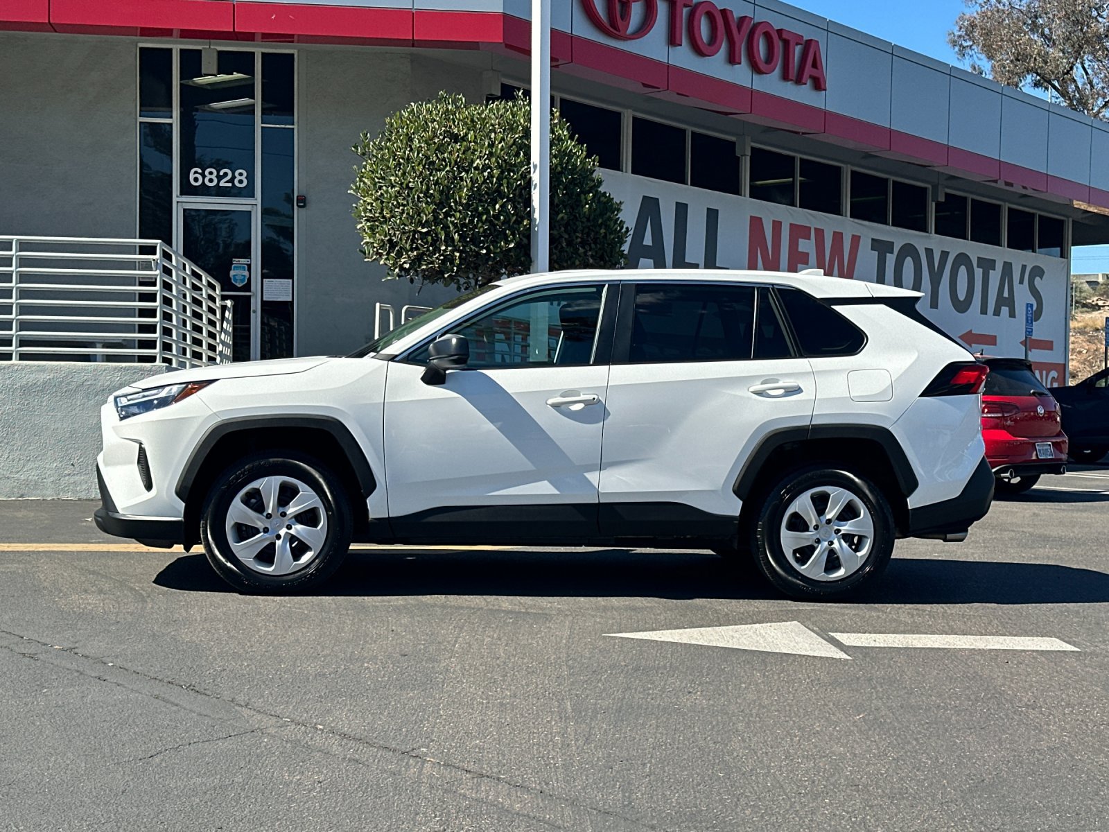 Used 2025 Toyota RAV4 LE AWD/4WD image 2