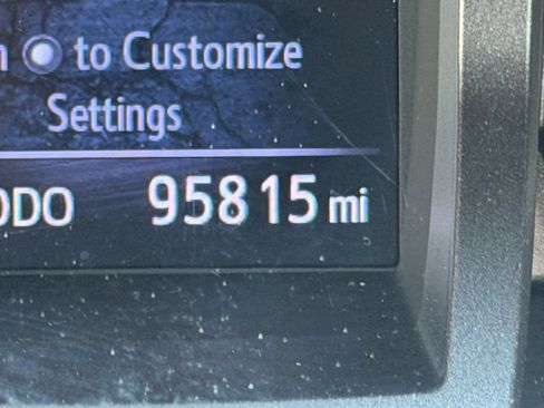 Used 2019 Toyota Tacoma TRD Sport image 32