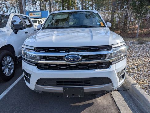 Used 2023 Ford Expedition Limited image 6