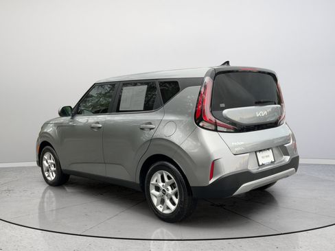 Used 2024 Kia Soul LX w/ Option Group 015 FWD image 9