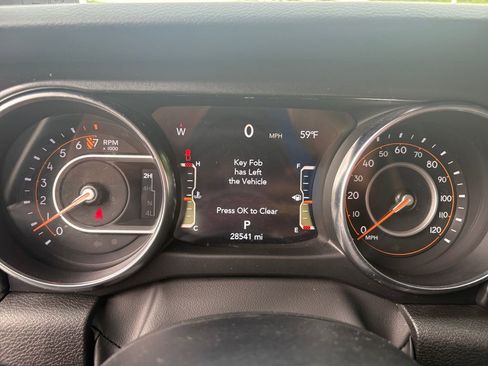 Used 2022 Jeep Gladiator Sport AWD/4WD image 15