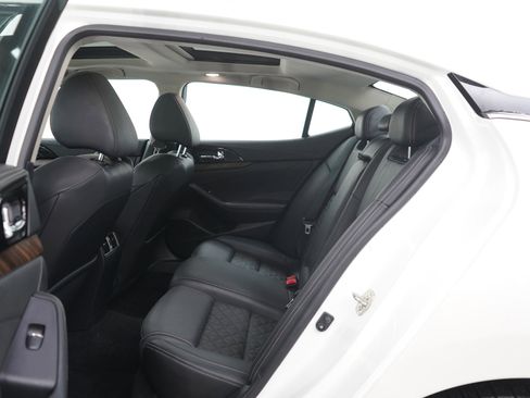 Used 2017 Nissan Maxima Platinum image 16