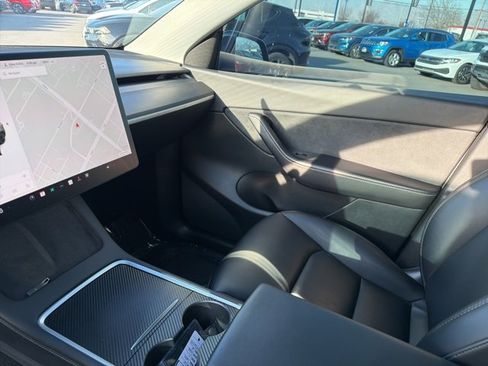 Used 2021 Tesla Model Y Long Range image 23