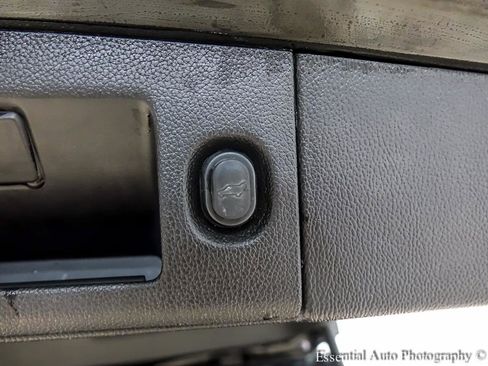 Used 2019 GMC Yukon XL Denali w/ Denali Ultimate Package image 30