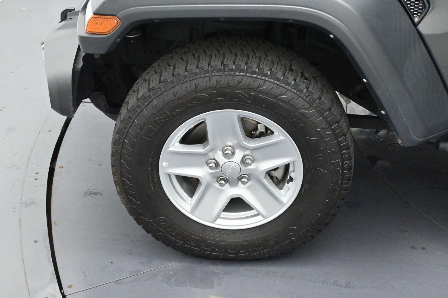Used 2023 Jeep Gladiator Sport AWD/4WD image 28