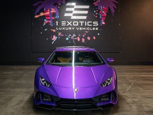 Used 2022 Lamborghini Huracan EVO image 3