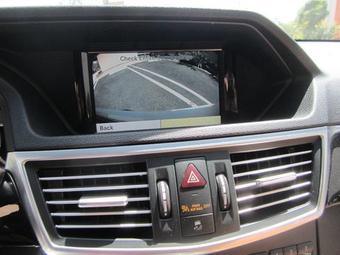 Used 2010 Mercedes-Benz E 550 Sedan image 30