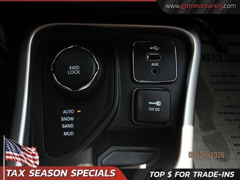 Used 2017 Jeep Compass Latitude w/ Popular Equipment Group AWD/4WD image 31