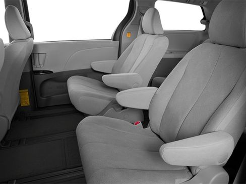 Used 2014 Toyota Sienna SE FWD image 12