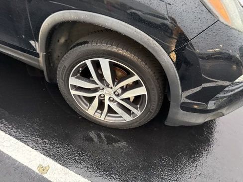 Used 2017 Honda Pilot Touring image 2