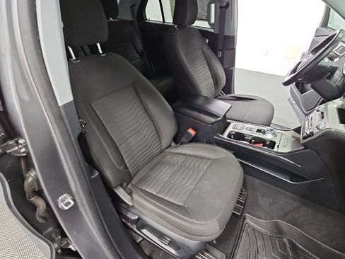 Used 2021 Ford Explorer XLT RWD image 41