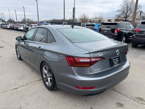 Used 2019 Volkswagen Jetta R-Line w/ R-Line Cold Weather Package FWD image 5