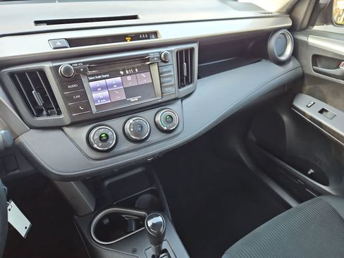 Used 2018 Toyota RAV4 LE FWD image 26