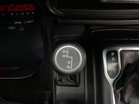Used 2018 Jeep Wrangler Sport AWD/4WD image 19