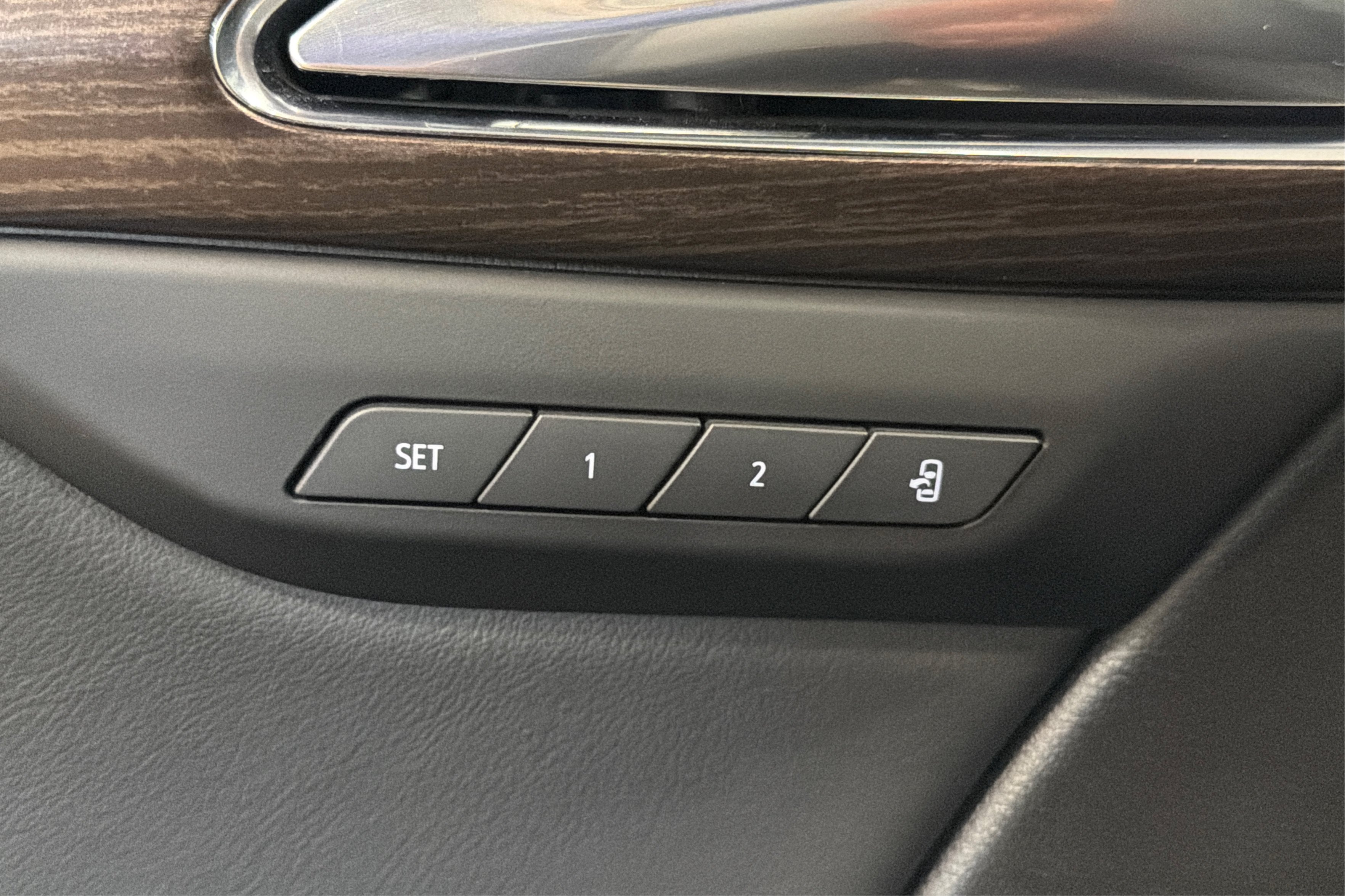 Used 2023 Buick Envision Avenir AWD/4WD image 17